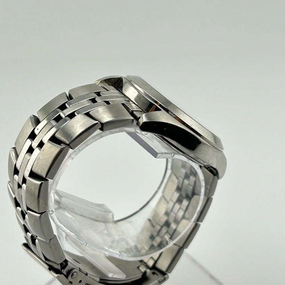 Kenneth Cole Reaction Silver Men's watch with new battery #593